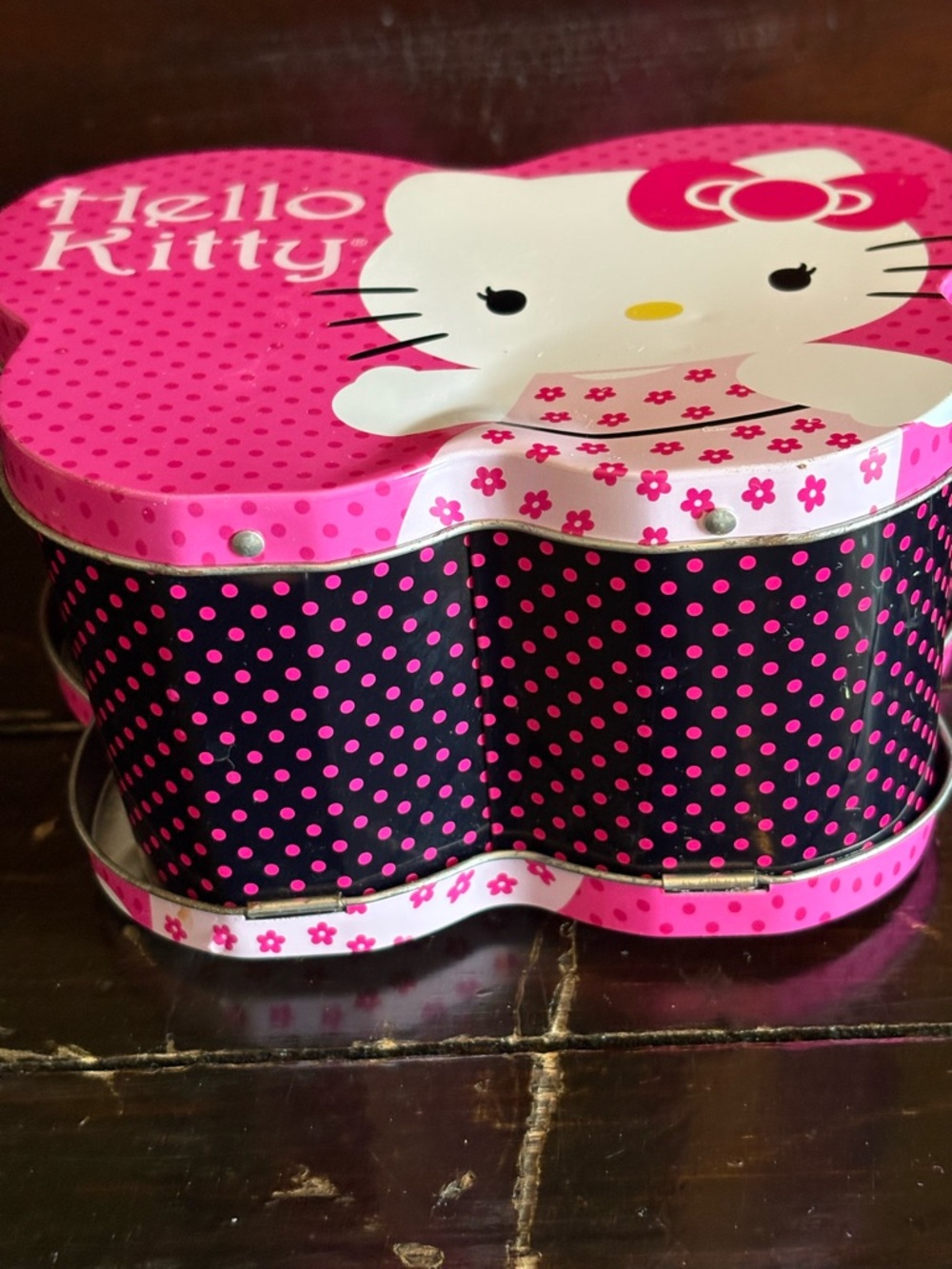 Hello Kitty Hot Pink Polka Dot Heart Tin Purse - Picture 7 of 10
